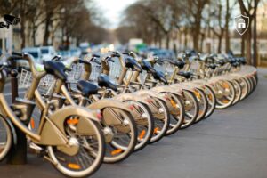 Niezawodny monitoring gps dla mobilności miejskiej: wypożyczalni rowerów i skuterów